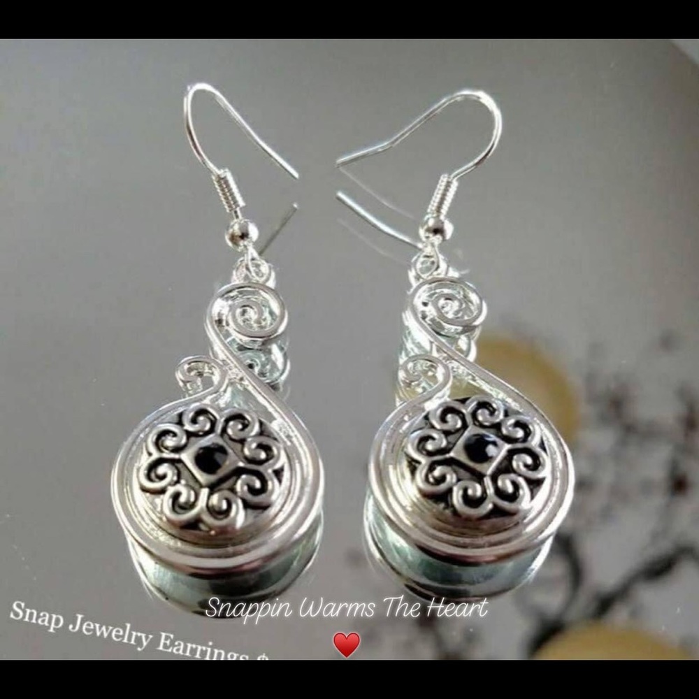 Snappin Warms The Heart ♥️ Earrings w 12 mm Snaps